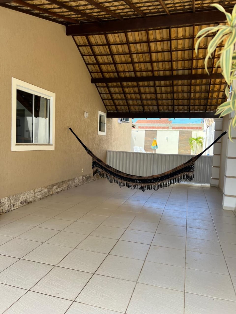 Casa com piscina, churrasqueira e ar condicionado em condomínio House in Cabo Frio