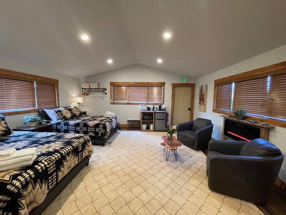 Photo of the whole room, Seating area, Bedroom