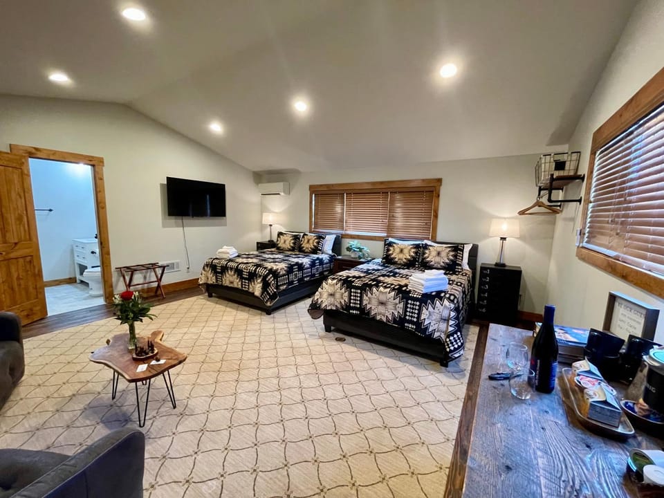 Bed, Photo of the whole room, Bedroom
