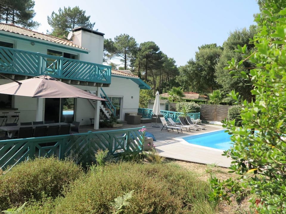 Spacieuse villa au golf avec piscine privée, parking, et services de conciergerie - FR-1-791-23 Villa in Seignosse