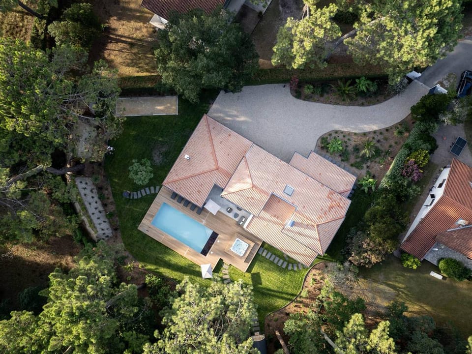 Villa de luxe avec piscine chauffée, jacuzzi, sauna au cœur de la forêt des Landes - FR-1-791-24 Villa in Hossegor