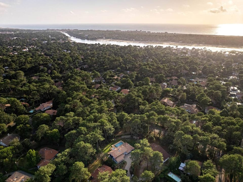 Villa de luxe avec piscine chauffée, jacuzzi, sauna au cœur de la forêt des Landes - FR-1-791-24 Villa in Hossegor