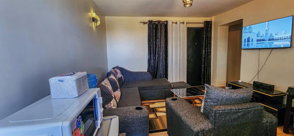 Communal lounge/ TV room, TV and multimedia, Living room, Seating area, Evening entertainment