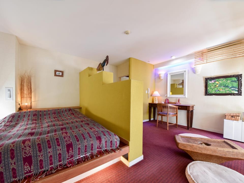 Bed, Photo of the whole room