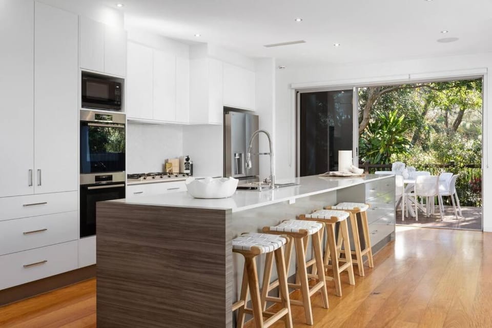Surfside Villa - 50m to beach access, heated pool Villa in Coolum Beach