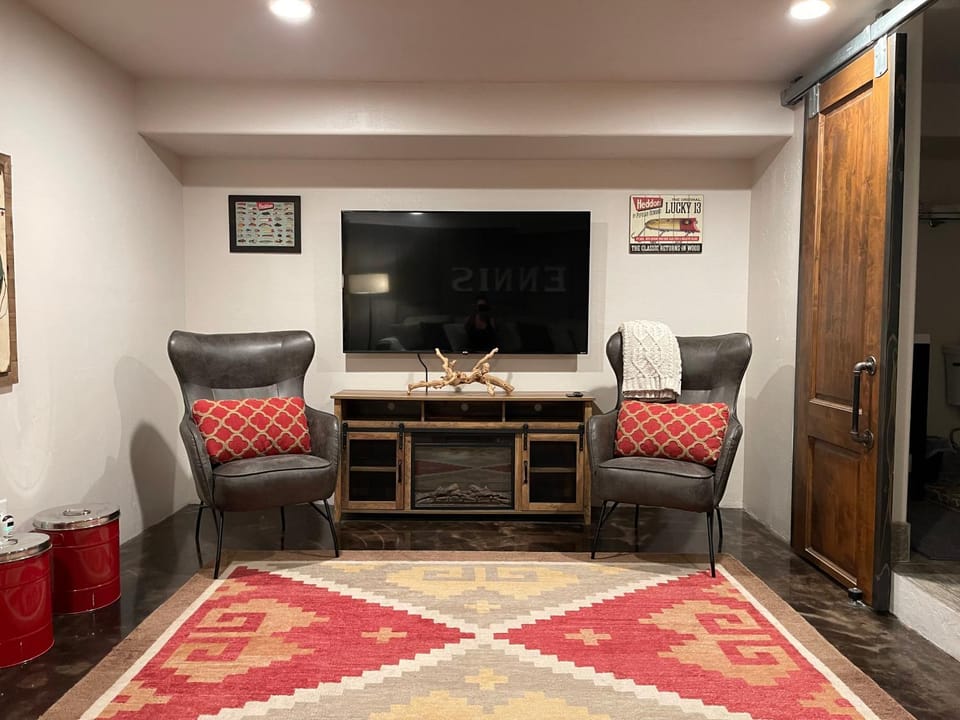 TV and multimedia, Living room, Seating area