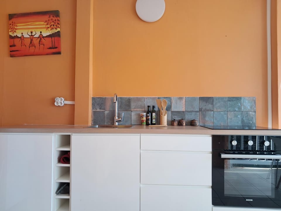 Kitchen or kitchenette, oven, stove