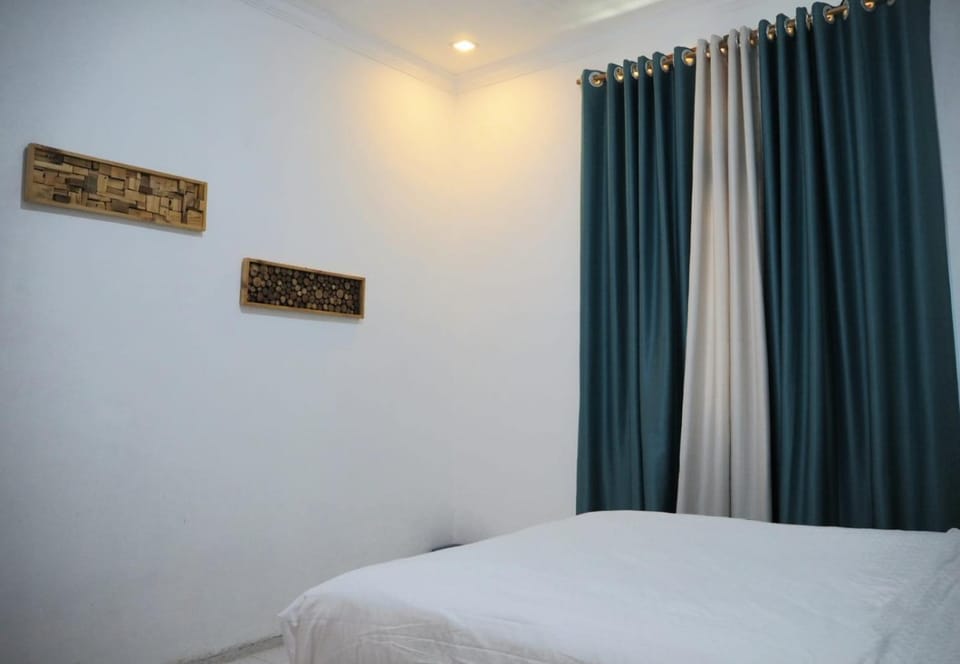 Property building, Bed, Photo of the whole room, Bedroom