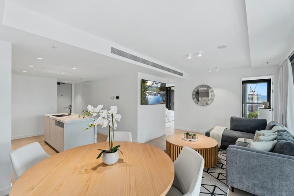Jewel Beachfront Residences - Hosted by Coastal Letting Co. Apartment in Surfers Paradise
