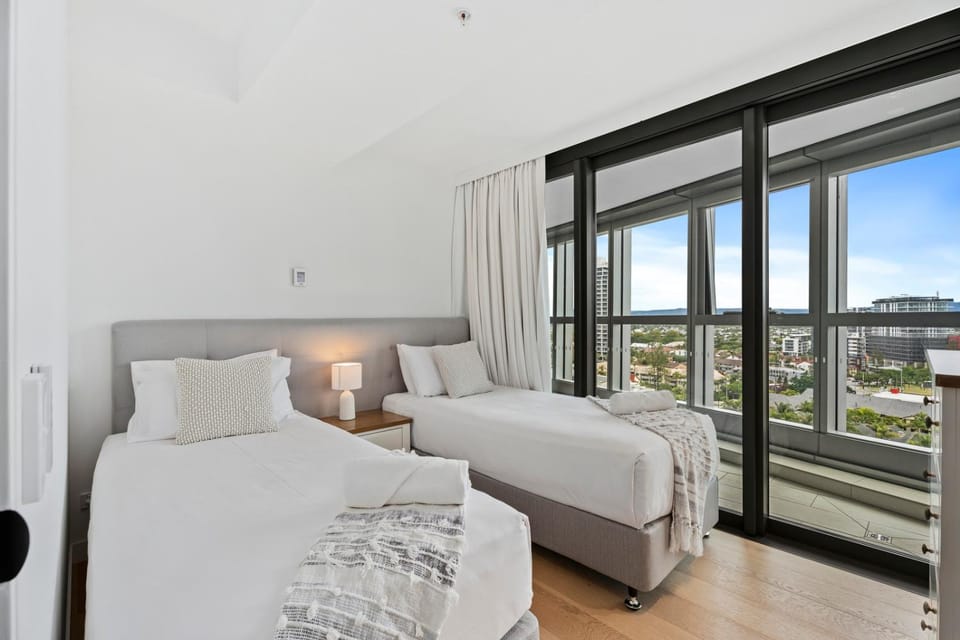 Jewel Beachfront Residences - Hosted by Coastal Letting Co. Apartment in Surfers Paradise