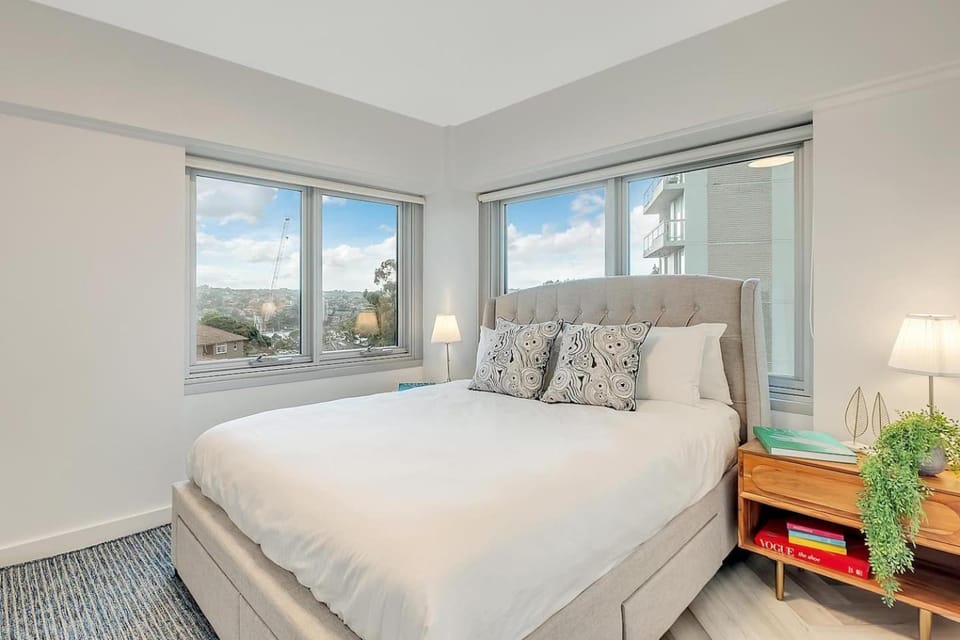 Bridgeview - Luxury, World Class Harbour Views Apartment in Sydney