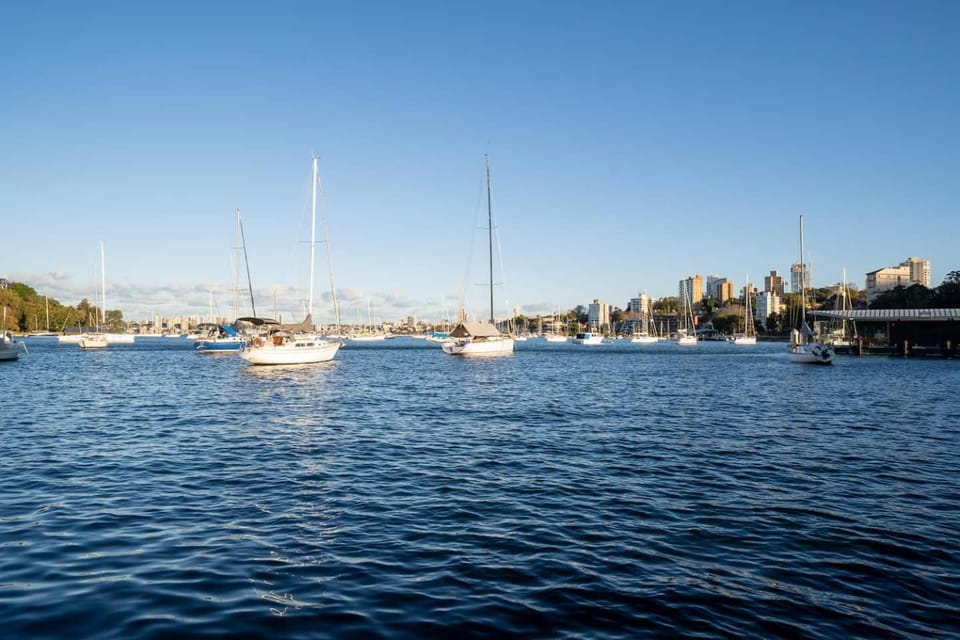 Bay Court III - Spacious Studio near Hayes Beach Apartment in Sydney