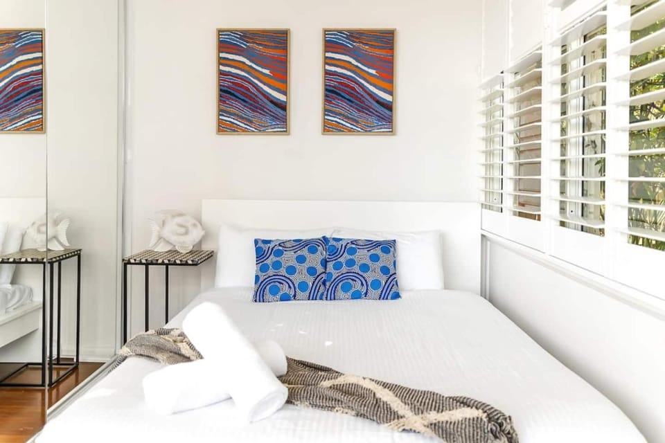 Bay Court III - Spacious Studio near Hayes Beach Apartment in Sydney