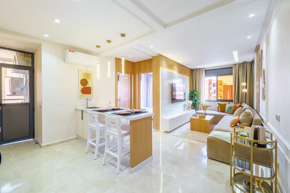 TV and multimedia, Kitchen or kitchenette, Living room, Seating area, Dining area