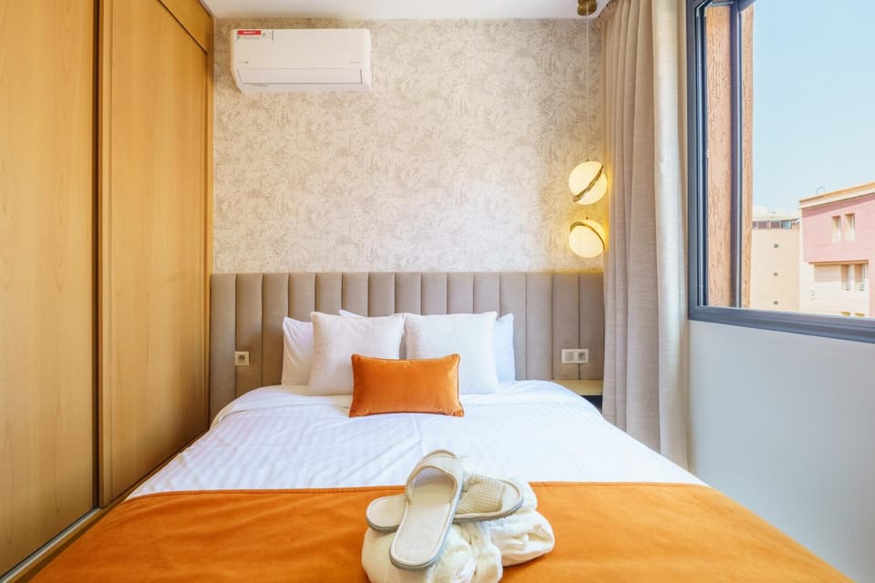 Bed, Photo of the whole room, Bedroom, towels, air conditioner