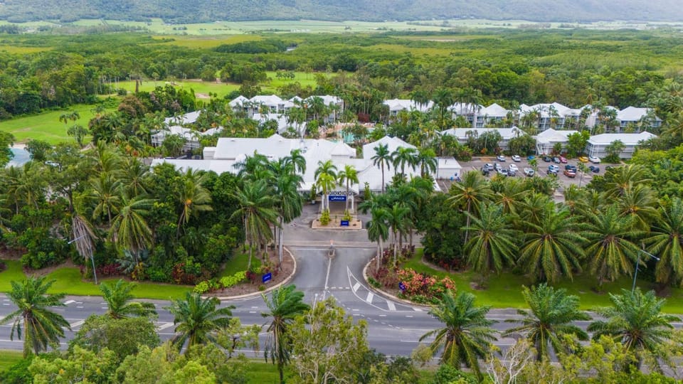 1104 and 1105 Oaks Resort Apartment in Port Douglas