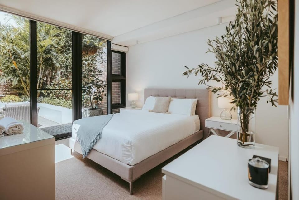 'The Courtyard Retreat=' Designer Abode, Mosman Apartment in Sydney