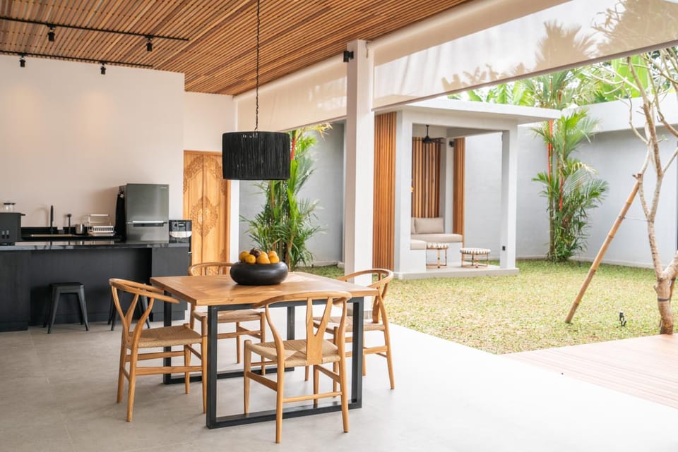 Kitchen or kitchenette, Living room, Seating area