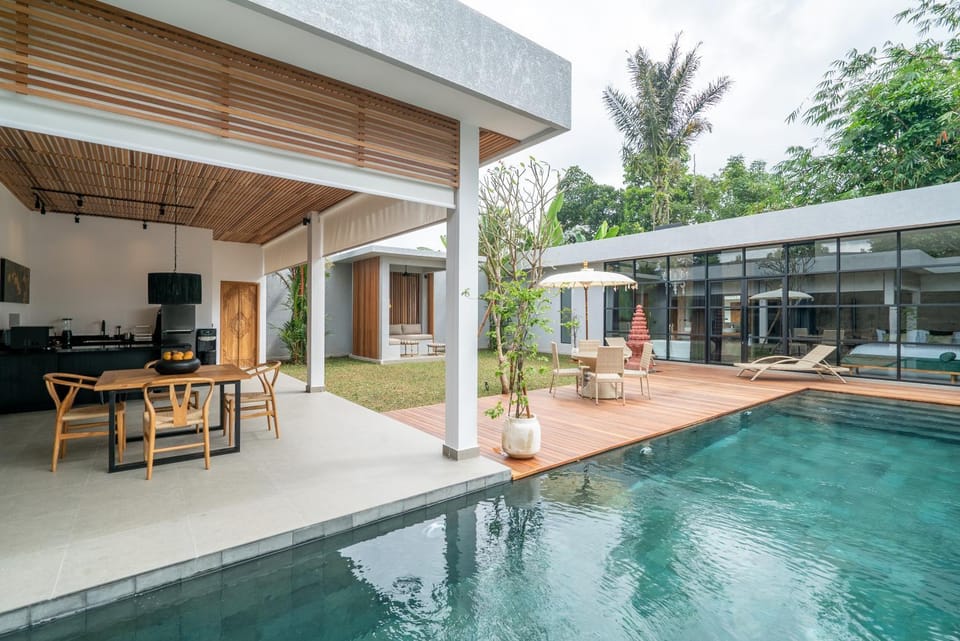 Property building, Swimming pool