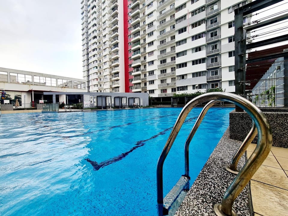 Property building, Day, Pool view, Swimming pool