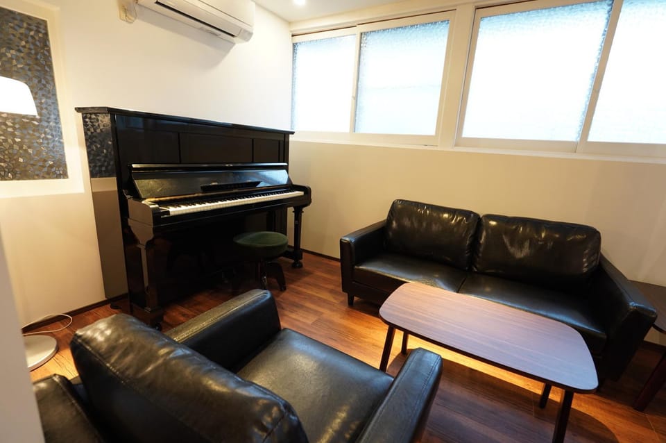 Communal lounge/ TV room