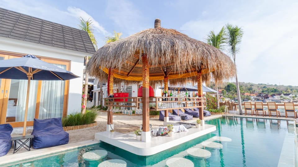 Property building, Lounge or bar, Swimming pool