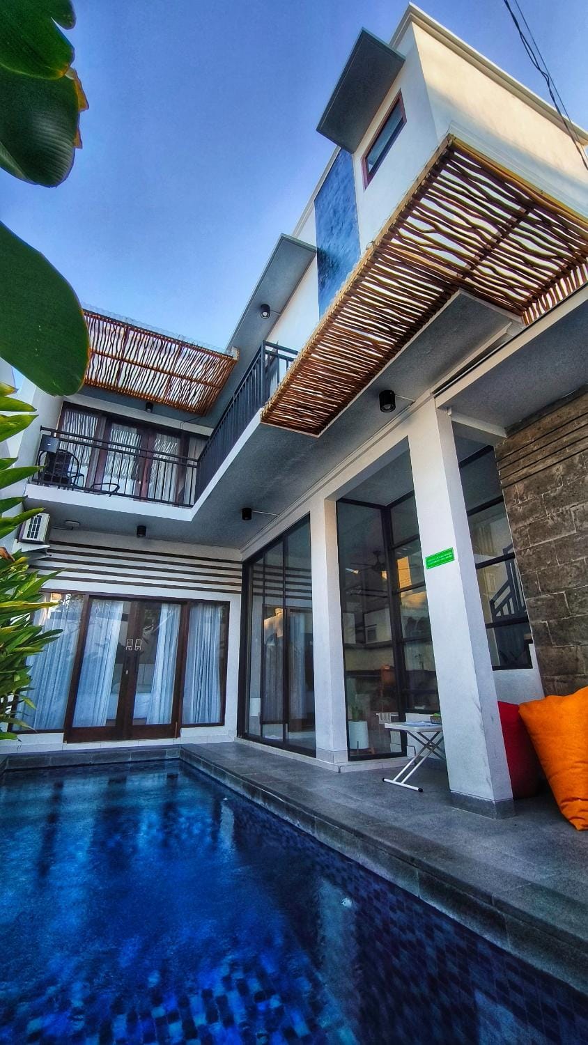 Property building, Pool view