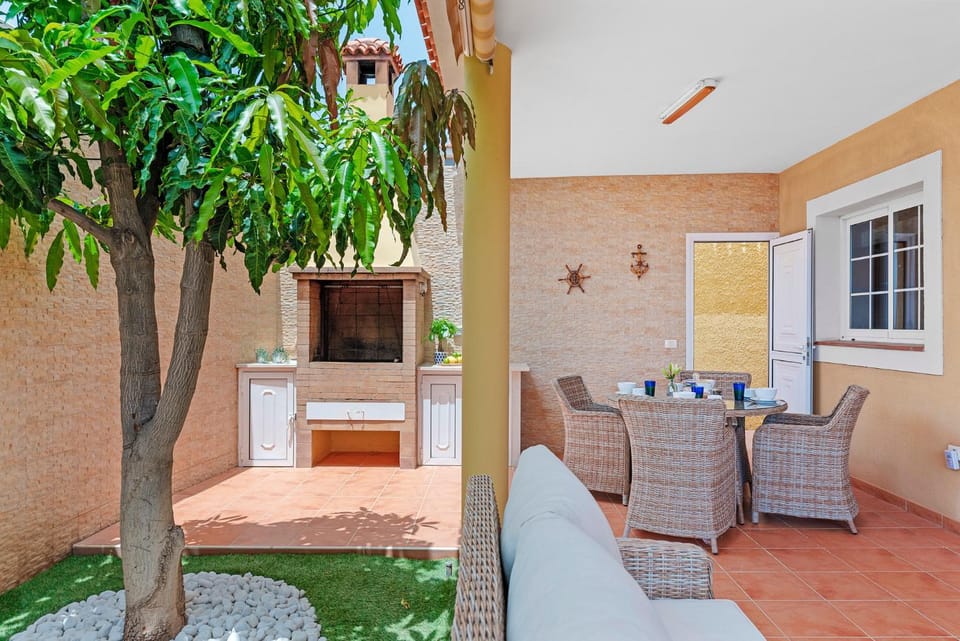 BBQ facilities, Dining area