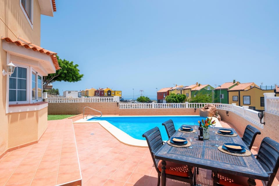 Property building, Balcony/Terrace, Dining area, Pool view, Swimming pool