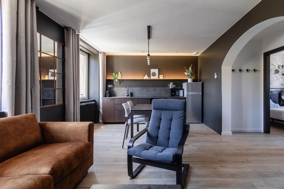 Kitchen or kitchenette, Living room, Seating area, Dining area