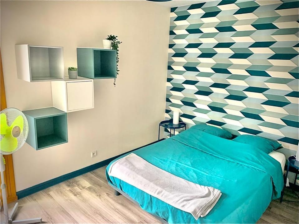 Photo of the whole room, Bedroom
