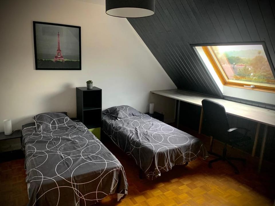 Photo of the whole room, Bedroom