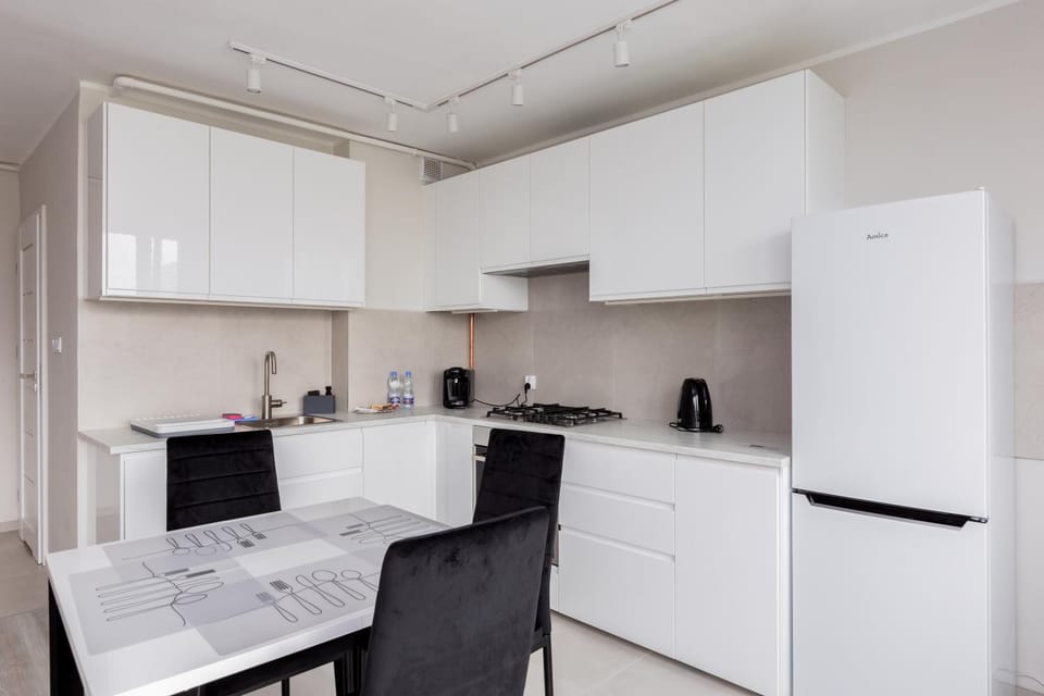 Coffee/tea facilities, Kitchen or kitchenette, Dining area, dishwasher, oven, stove