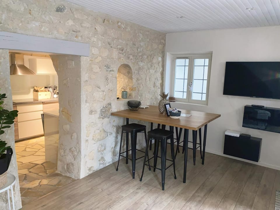 TV and multimedia, Dining area