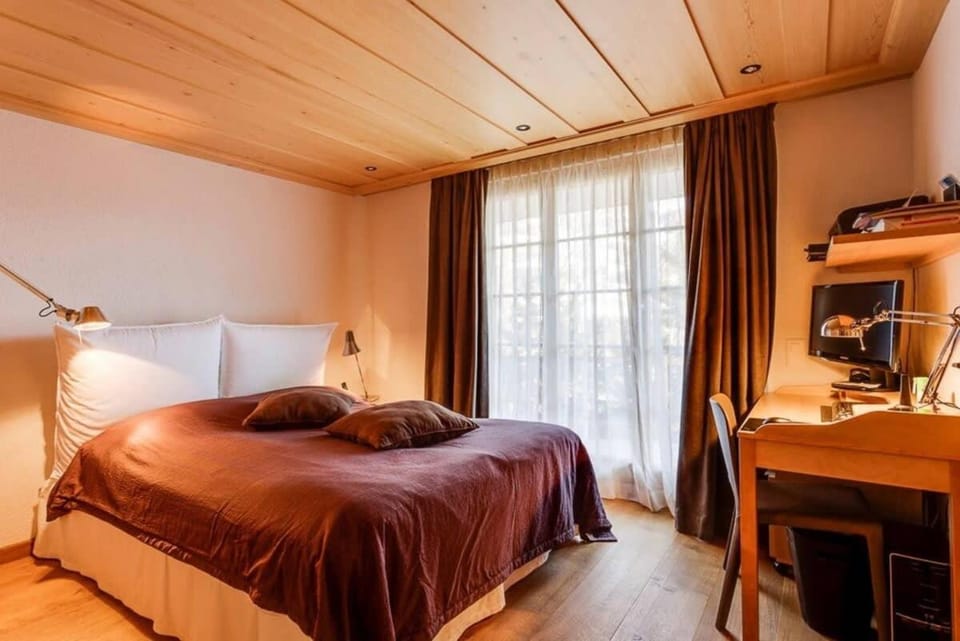 Luxurious Flat with Jacuzzi Sauna Apartment in Saanen