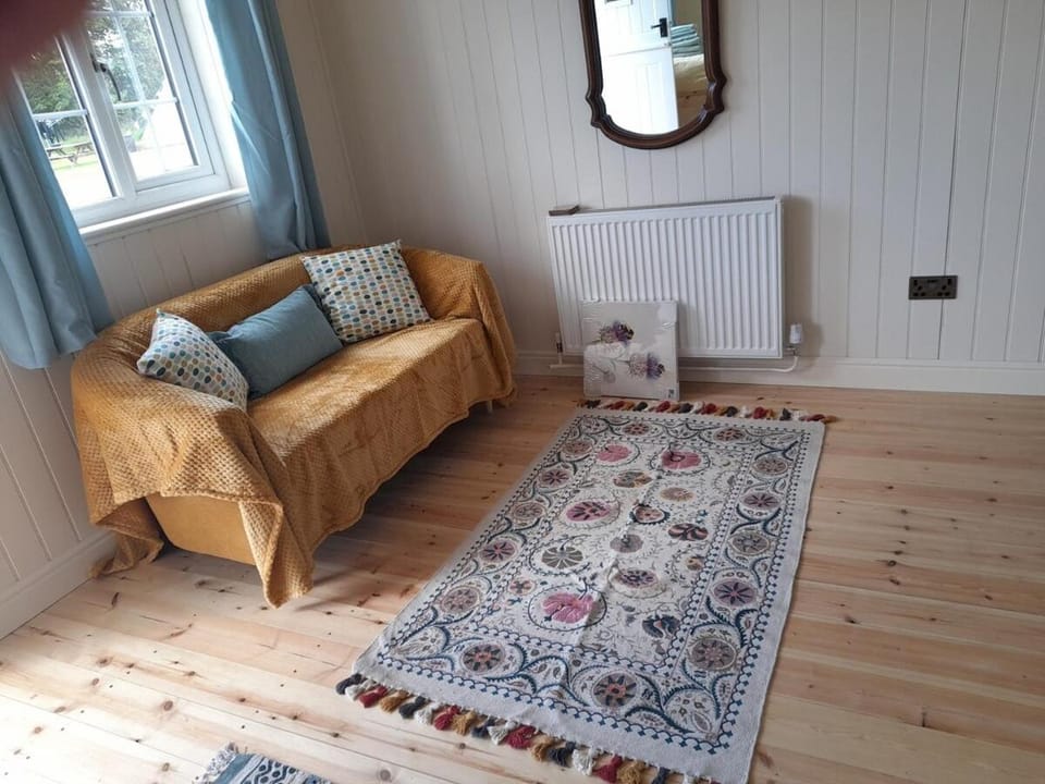 Dinky's Den Chalet in England
