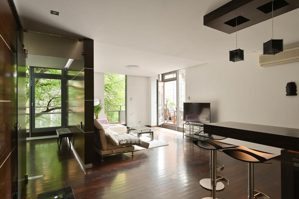 Communal lounge/ TV room, TV and multimedia, Living room, Evening entertainment, air conditioner