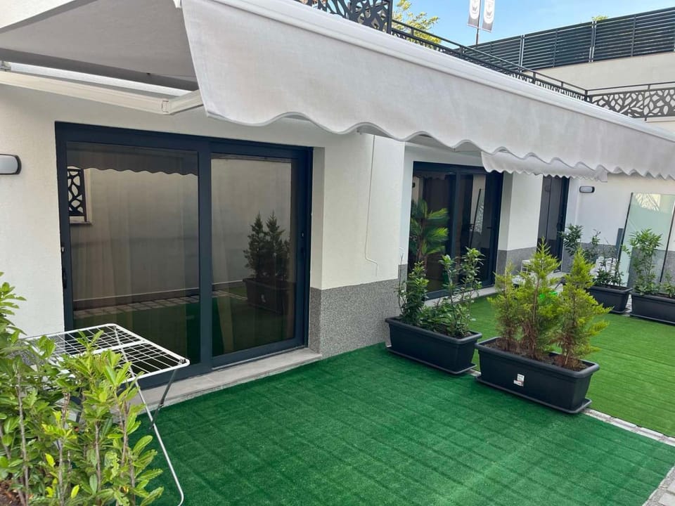 Patio, Day, Garden, Garden view