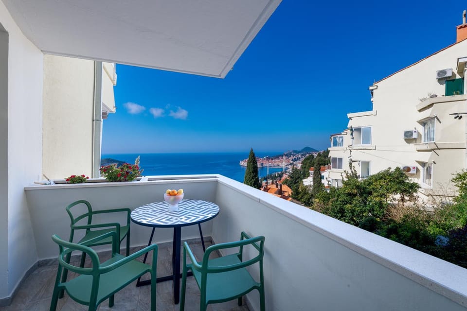 Patio, Day, Natural landscape, View (from property/room), Balcony/Terrace, Dining area, Sea view