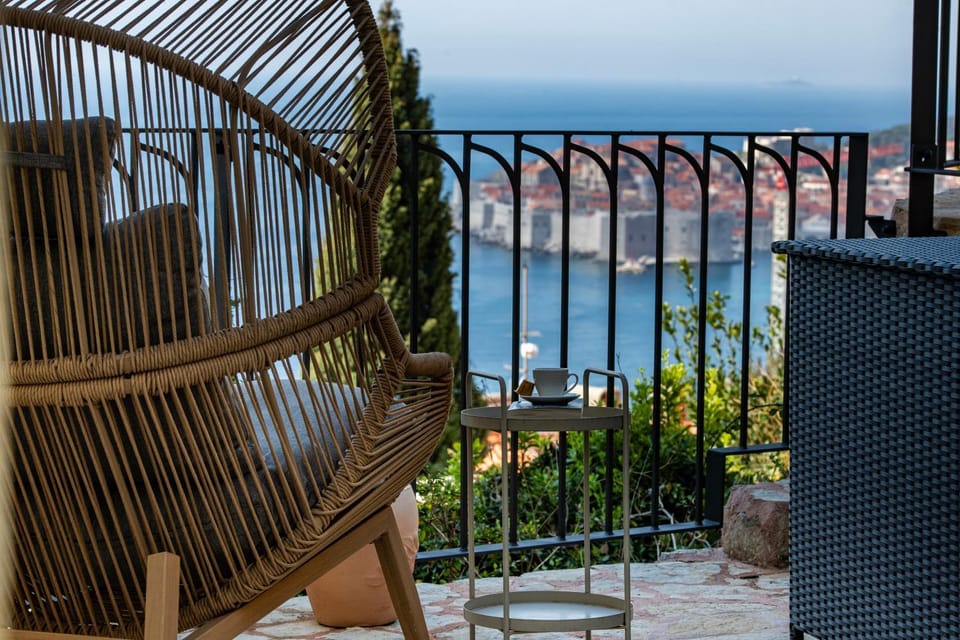 Nearby landmark, Day, Natural landscape, View (from property/room), Balcony/Terrace, Seating area, Sea view
