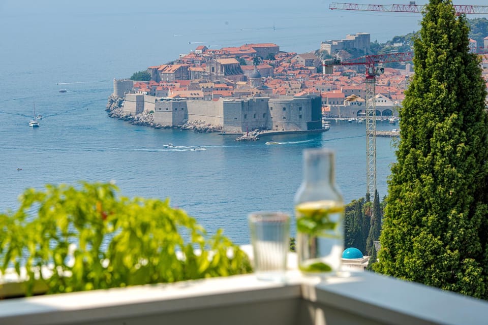 View (from property/room), Balcony/Terrace, City view, Landmark view, Sea view