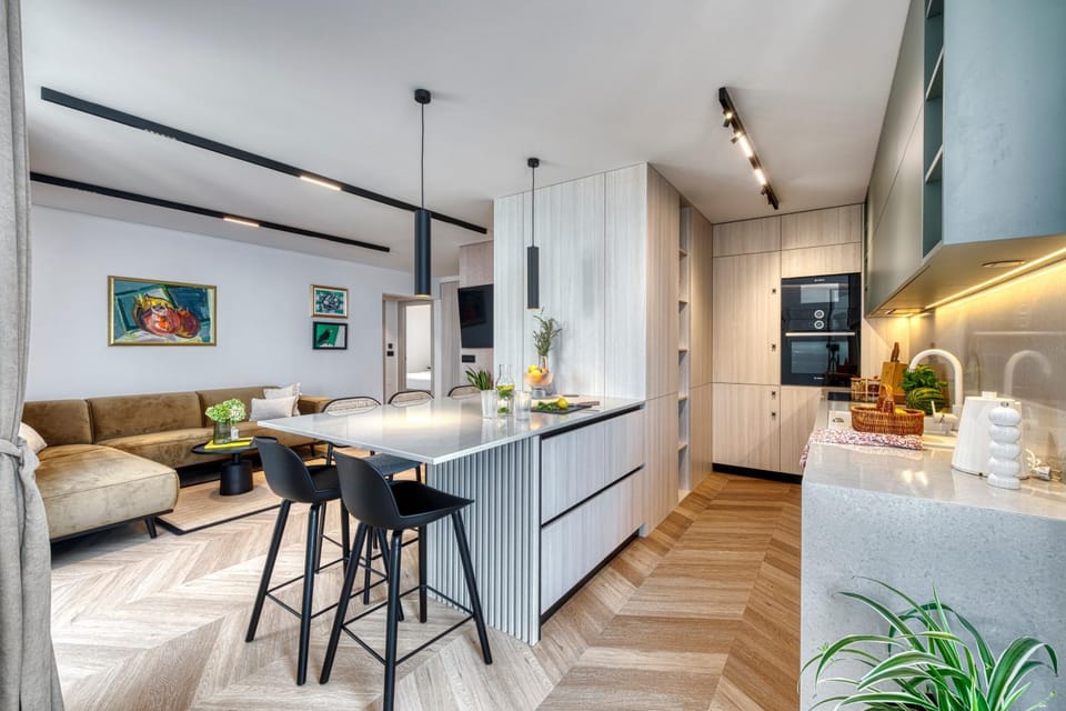 Dining area, Communal kitchen, microwave, oven, kitchen