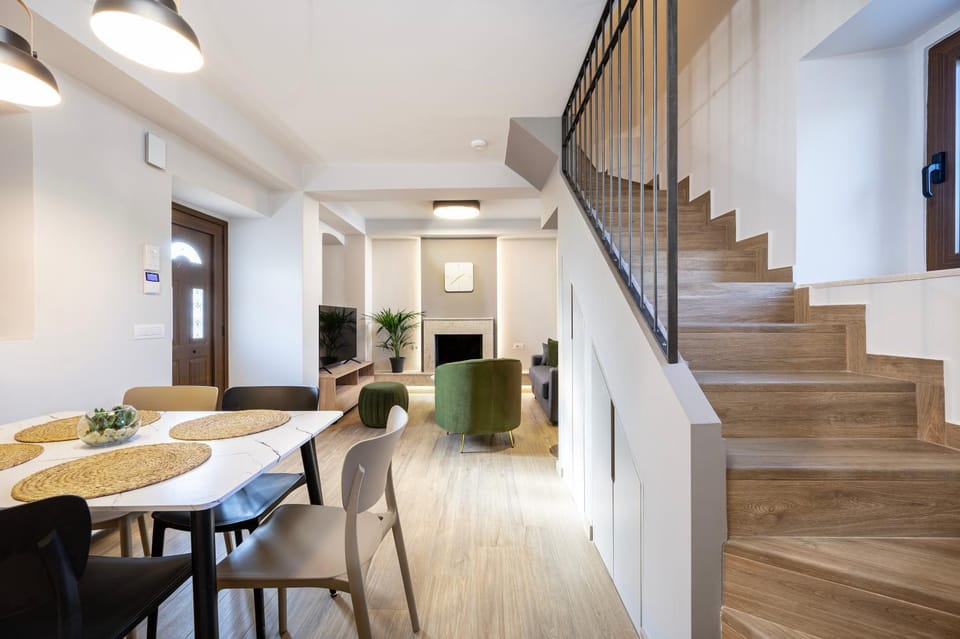 Seating area, Dining area