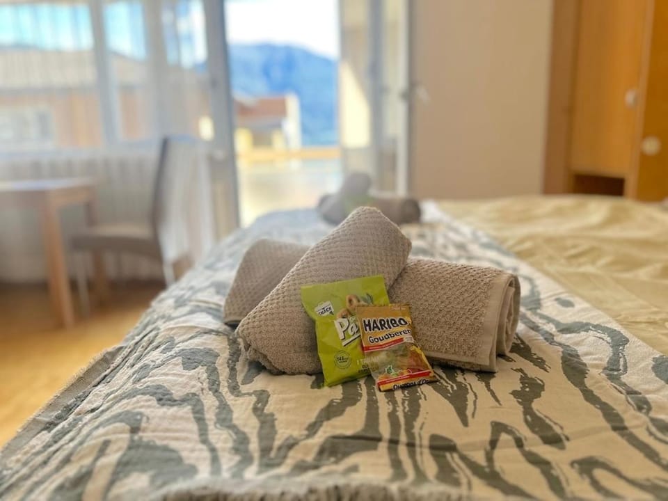 Bedroom, towels