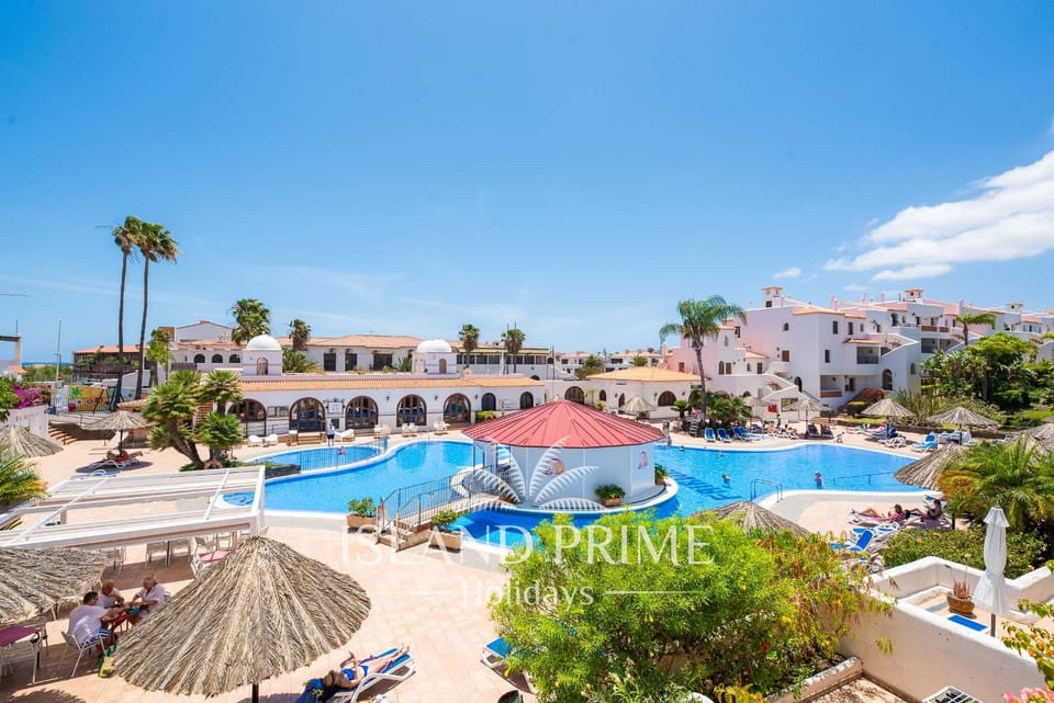 Restaurant/places to eat, Children play ground, Lounge or bar, Swimming pool, sunbed