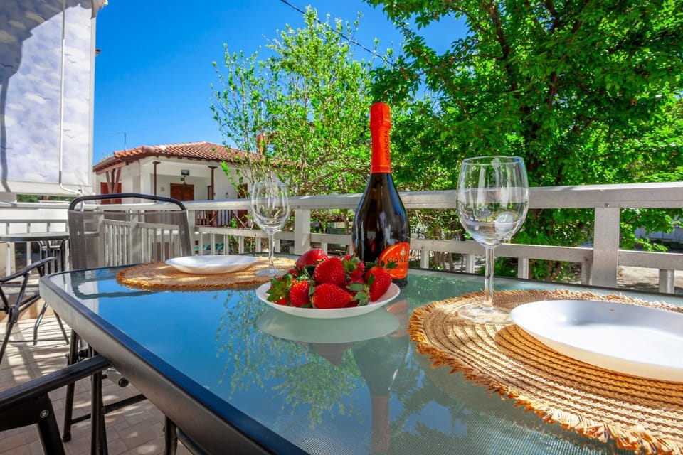 View (from property/room), Balcony/Terrace, Dining area