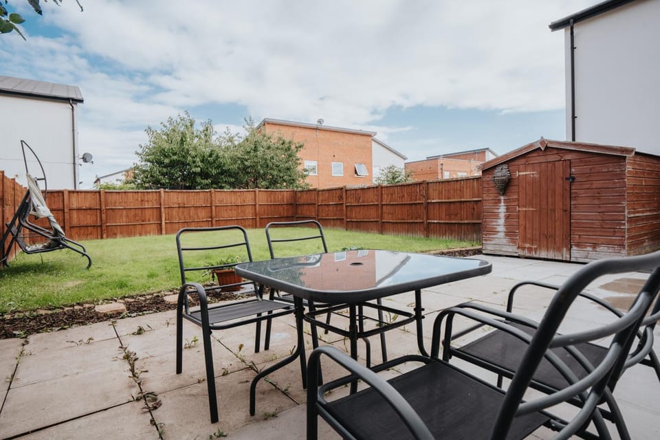 Property building, Garden