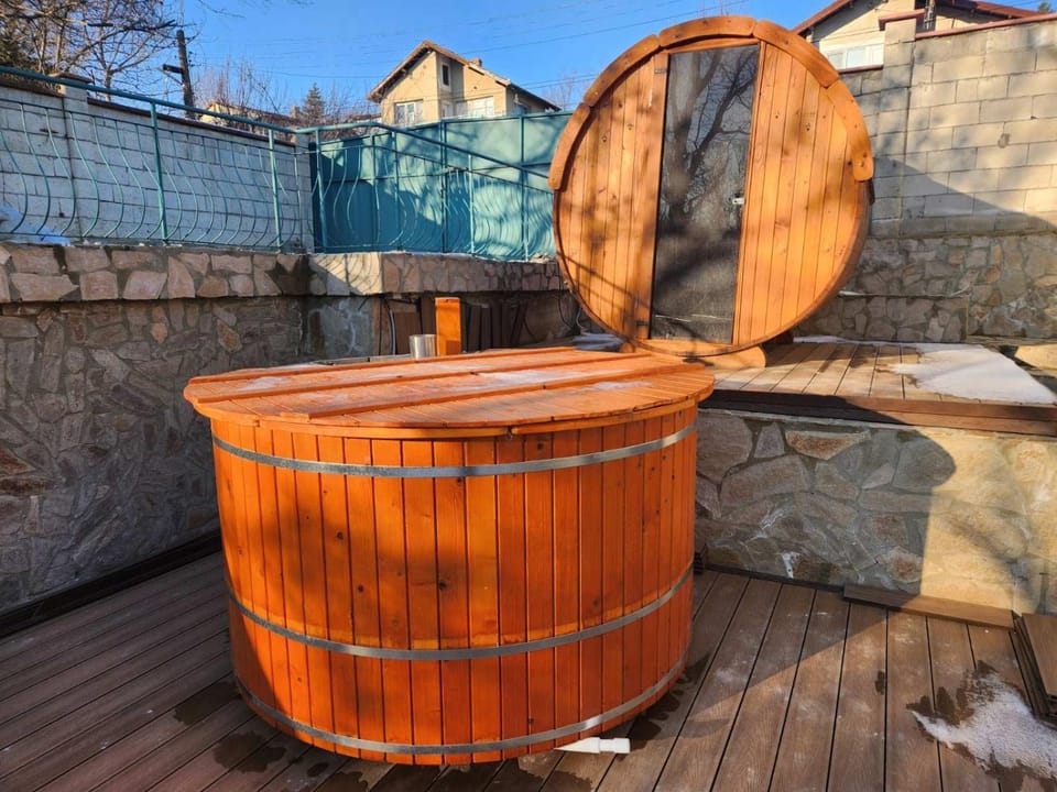Hot Tub, Sauna