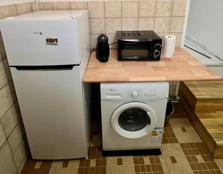 Coffee/tea facilities, microwave, washing machine