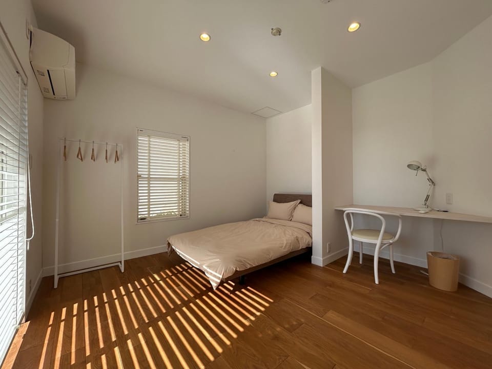 Bed, Photo of the whole room, Bedroom